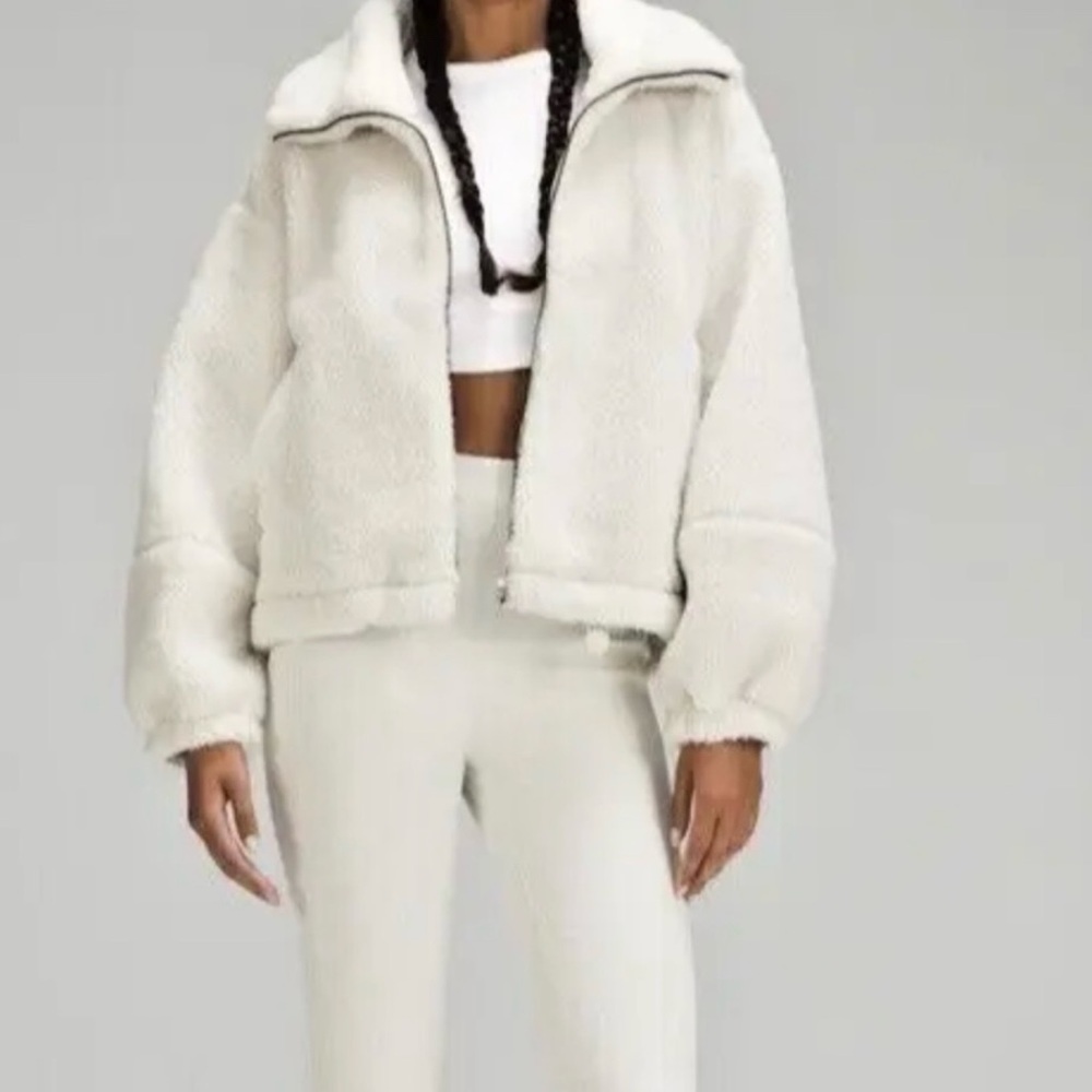 Lululemon Cinchable Zip-Up Fleece. Women’s Size 8 in color Bone. NWOT
